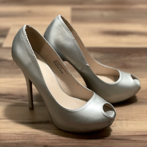 Silver peep toe platform heels - Picture 1 of 4